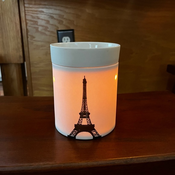 Eiffel Tower Scentsy warmer - Picture 1 of 4